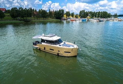 flowczarterDom na wodzie, czyli charakterystyka luksusowych houseboatów